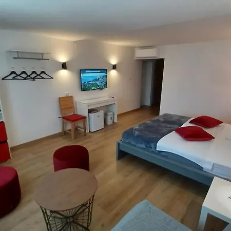 Amaryllis Residence, Apartment Diana & Deluxe Rooms With Shared Kitchen Veli Losinj Exterior photo