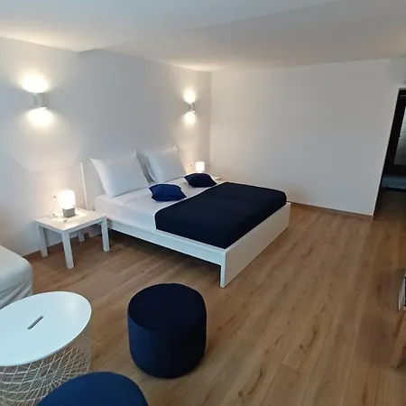 Amaryllis Residence, Apartment Diana & Deluxe Rooms With Shared Kitchen Veli Losinj Exterior photo