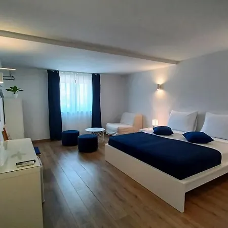 Amaryllis Residence, Apartment Diana & Deluxe Rooms With Shared Kitchen Veli Losinj Exterior photo