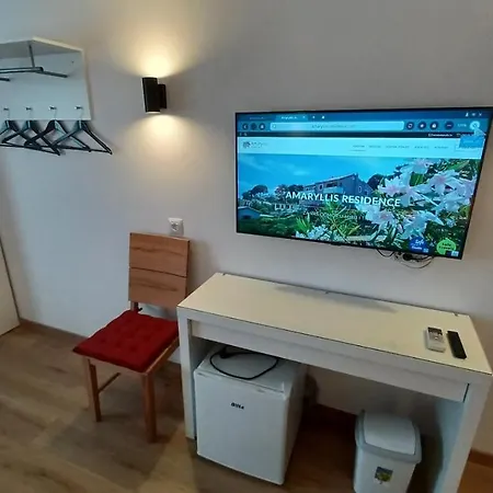 Amaryllis Residence, Apartment Diana & Deluxe Rooms With Shared Kitchen Veli Losinj Exterior photo