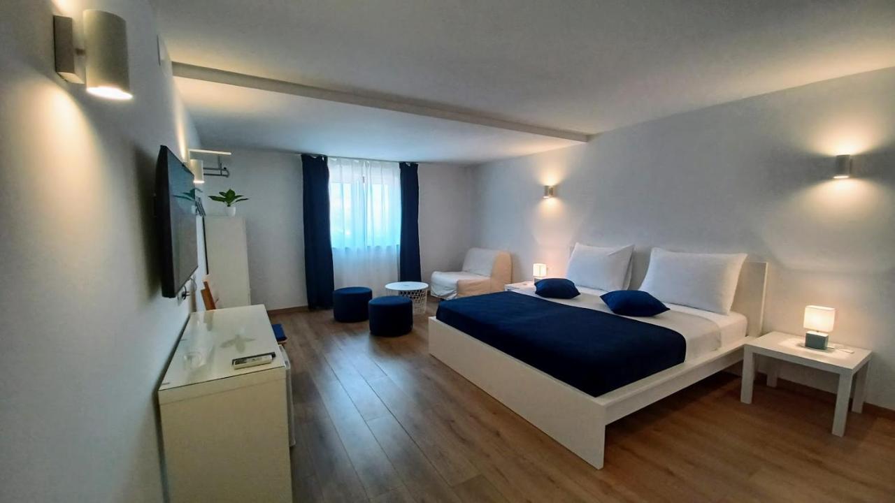 Amaryllis Residence, Diana & Deluxe With Shared Kitchen Appartamento Lussingrande