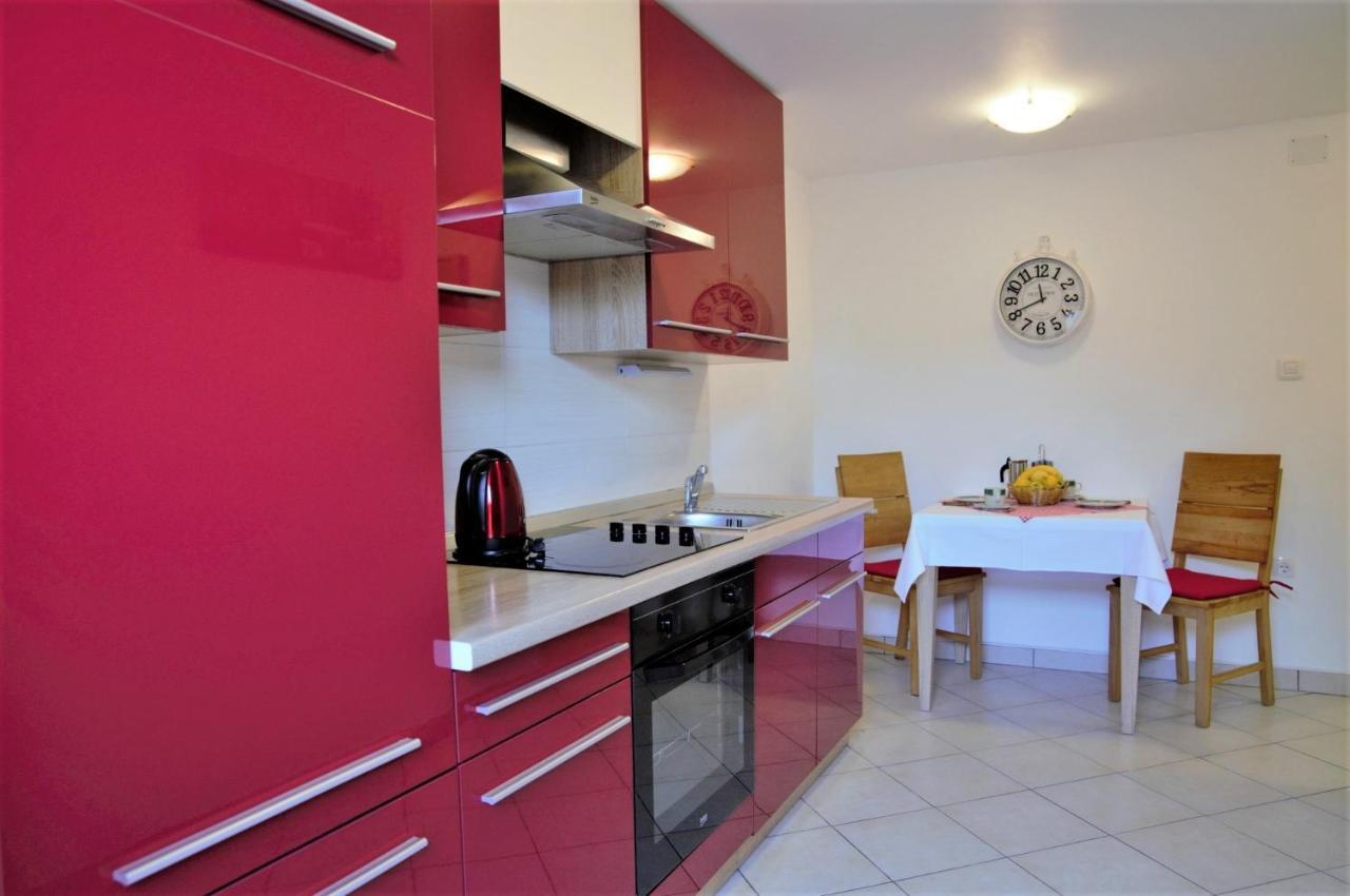 Apartman Amaryllis Residence, Diana & Deluxe With Shared Kitchen